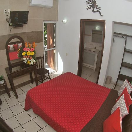 Hotel Hospedajes Del Rey Colima Eksteriør billede