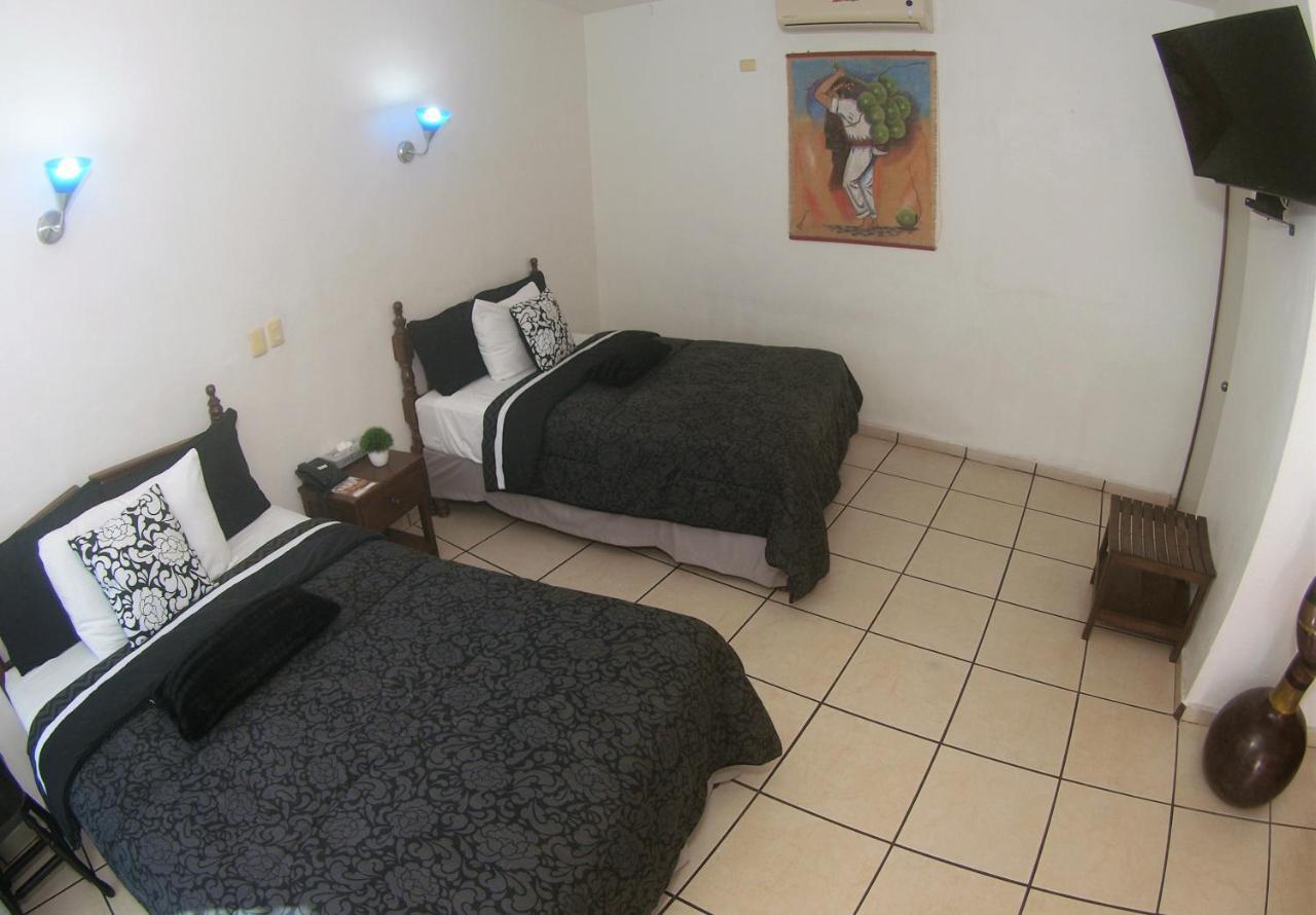 Hotel Hospedajes Del Rey Colima Eksteriør billede