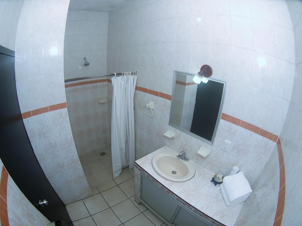 Hotel Hospedajes Del Rey Colima Eksteriør billede